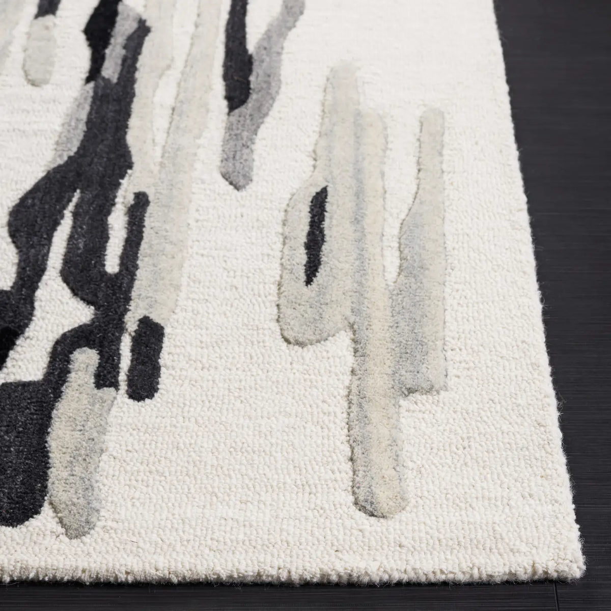 Safavieh Rodeo Drive 4'-0" x 6'-0" Rug in Ivory / Black