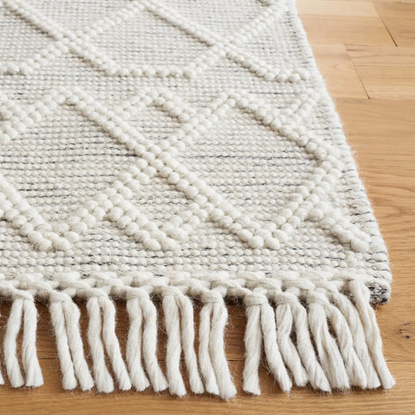 Safavieh Vermont 4'-0" x 6'-0" Rug in Black / Ivory