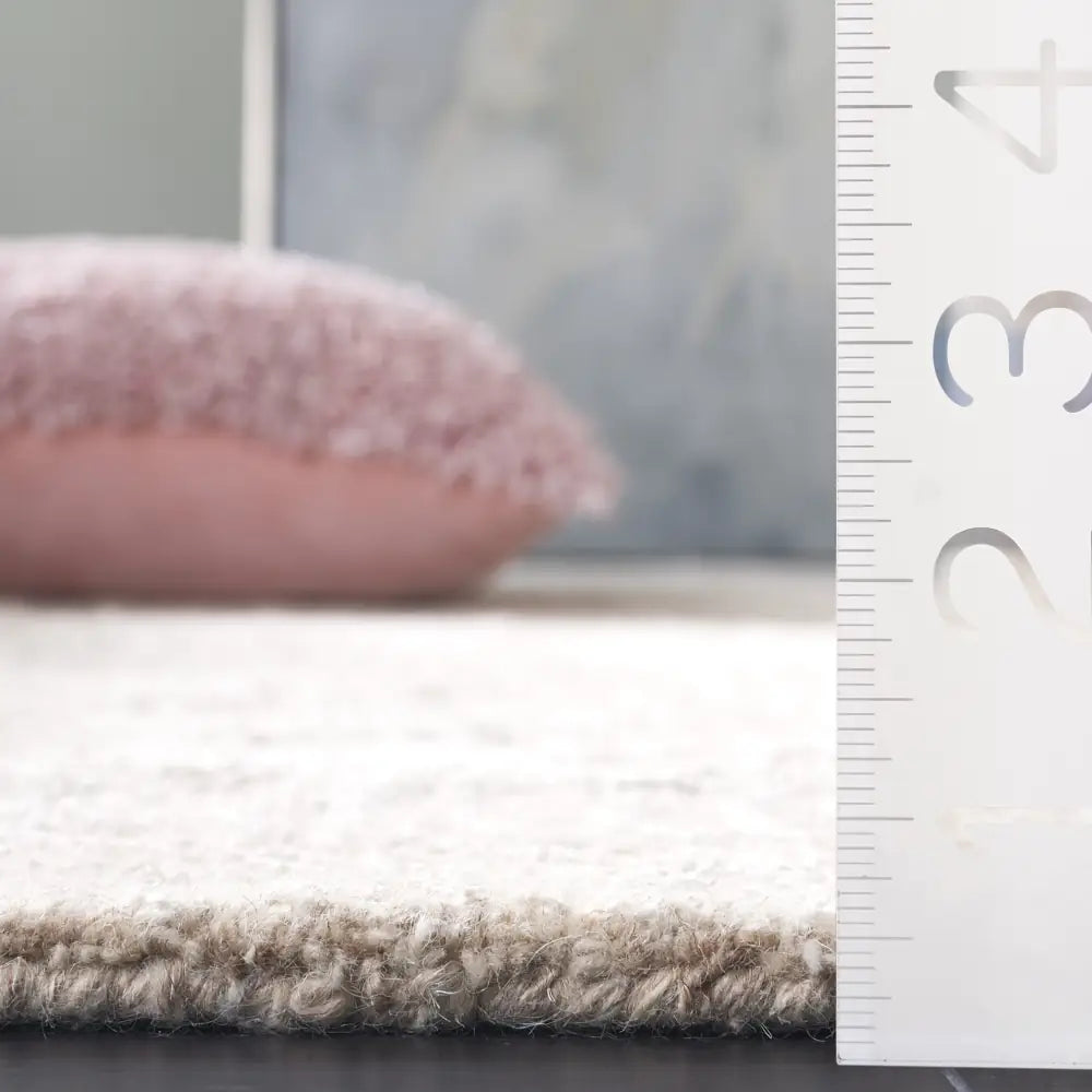 Safavieh Glamour 8'-0" x 10'-0" Rug in Beige / Ivory