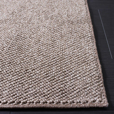 Safavieh Lotus 4'-0" x 6'-0" Rug in Beige / Ivory