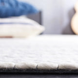 Safavieh Marbella 4'-0" x 6'-0" Rug in Light Grey / Ivory