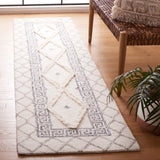 Safavieh Casablanca 2'-3" x 9'-0" Rug in Ivory / Black