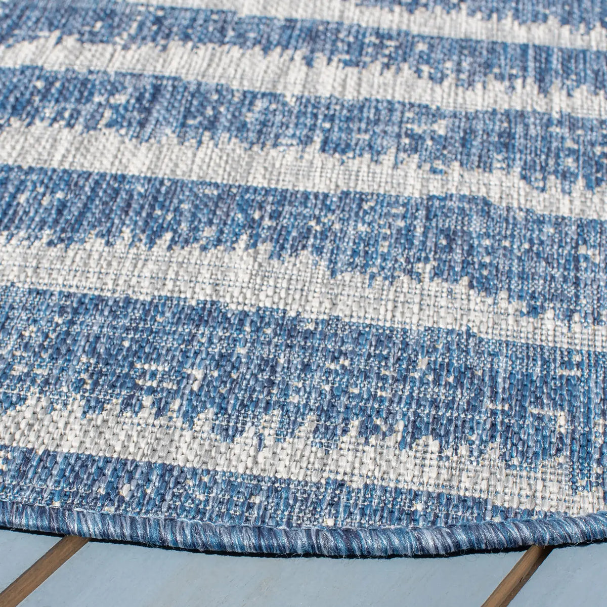 Safavieh Courtyard 6'-7" x 6'-7" Rug in Navy / Grey