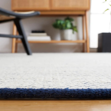 Safavieh Vermont 4'-0" x 6'-0" Rug in Navy / Ivory