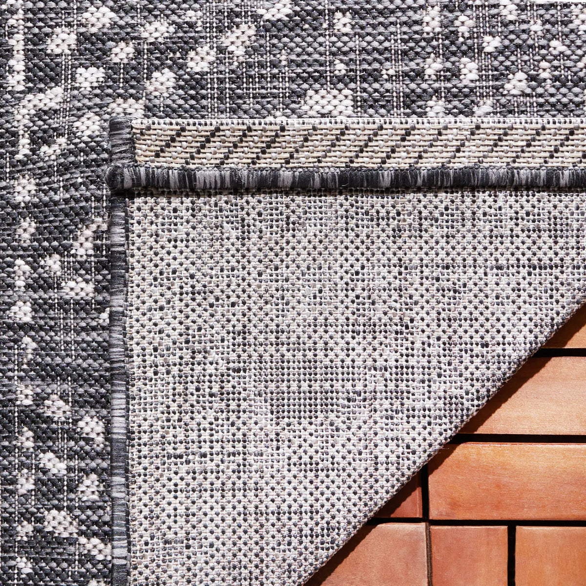 Safavieh Courtyard 5'-3" x 7'-7" Rug in Black / Beige