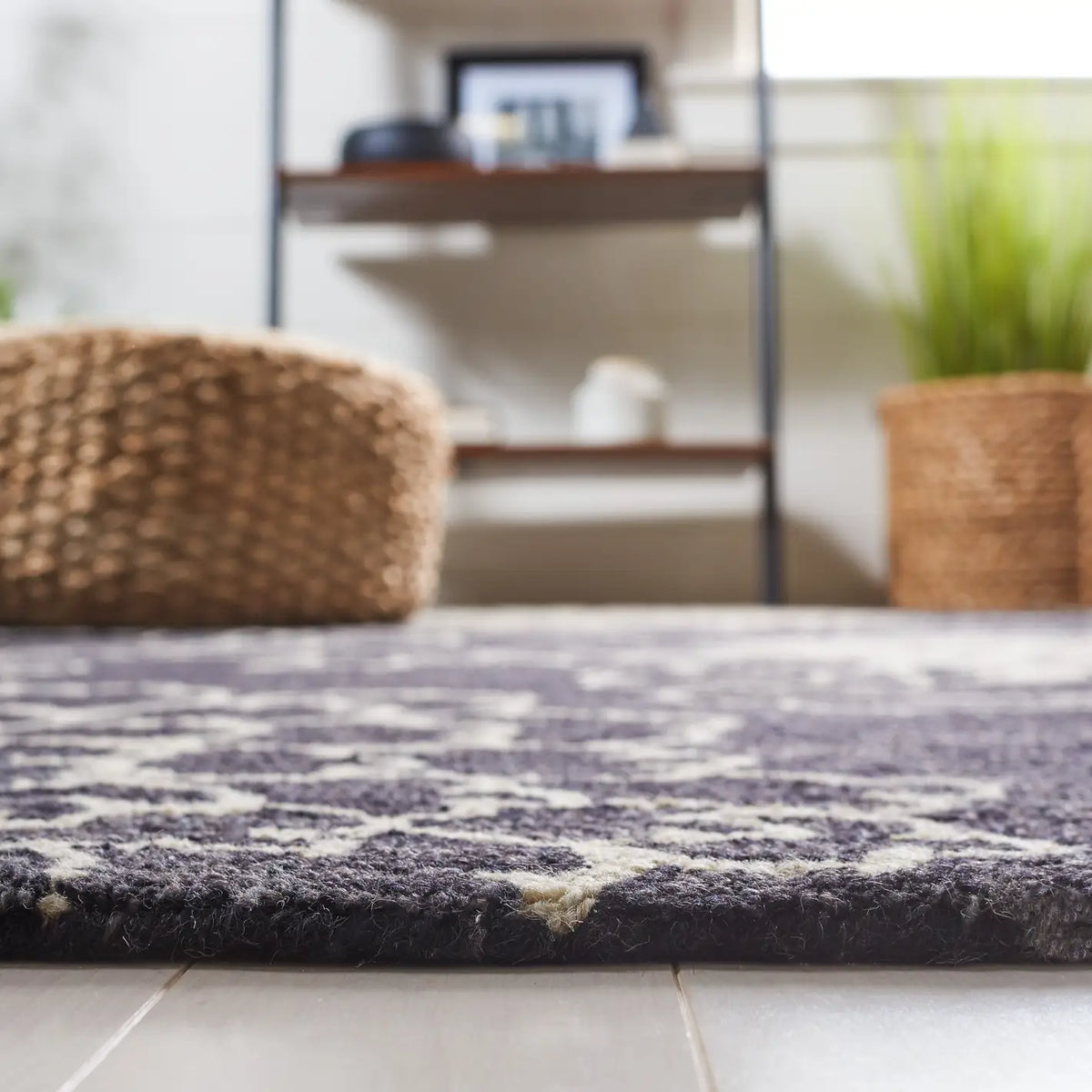 Safavieh Jardin 5'-0" x 8'-0" Rug in Black / Ivory