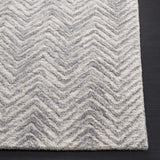 Safavieh Metro 4'-0" x 6'-0" Rug in Silver