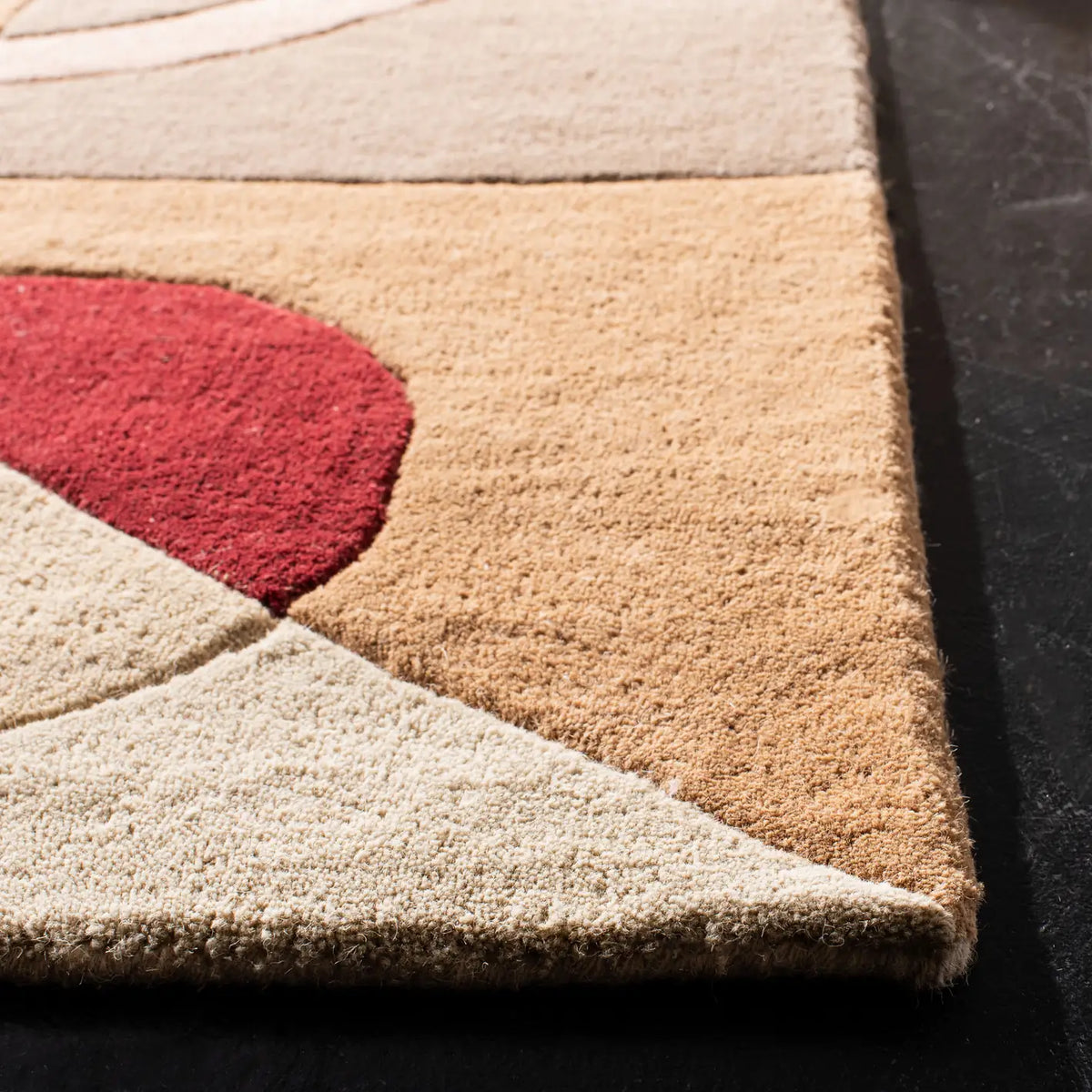 Safavieh Rodeo Drive 5'-0" x 8'-0" Rug in Beige / Multi