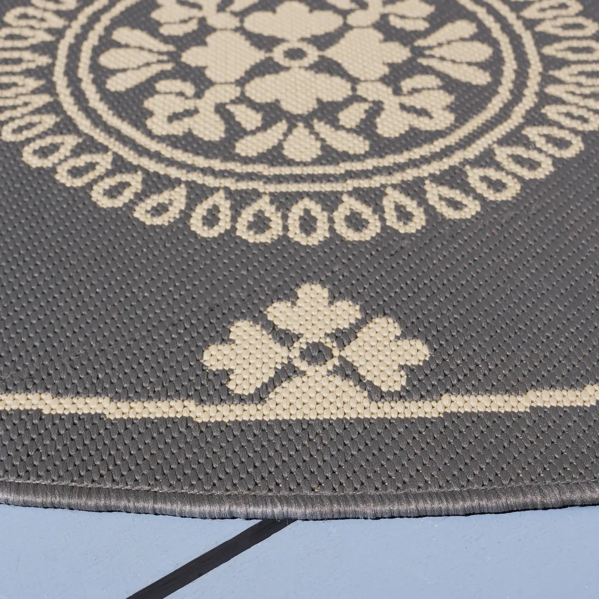 Safavieh Courtyard 6'-7" x 6'-7" Rug in Grey