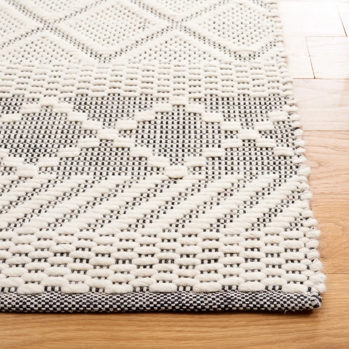 Safavieh Natura 5'-0" x 8'-0" Rug in Ivory