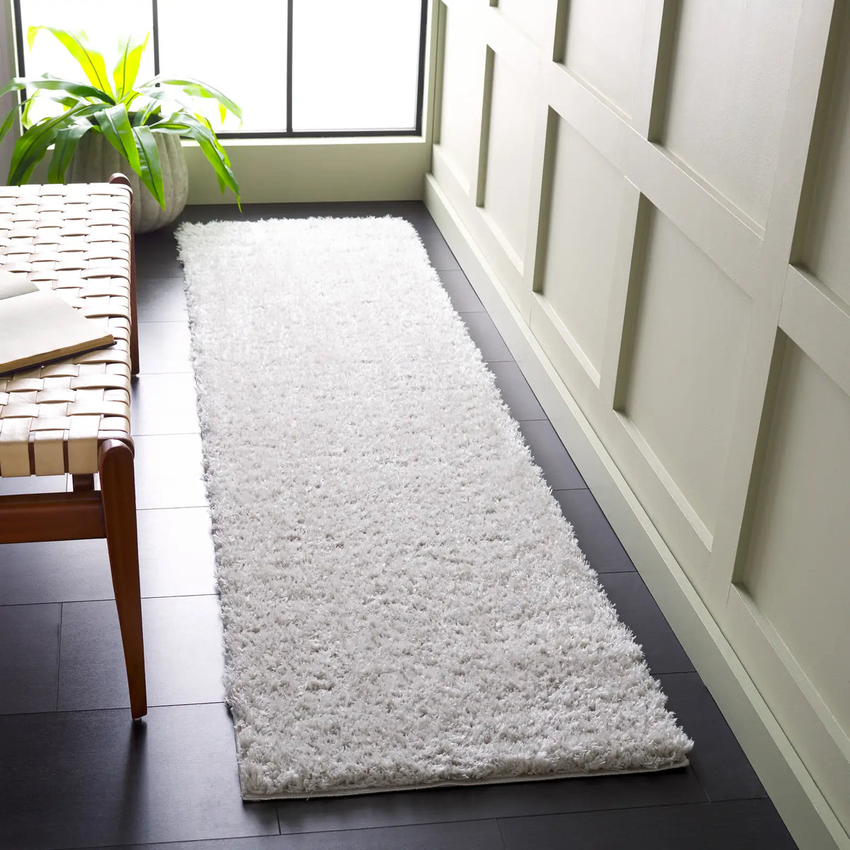 Safavieh Lindsay Shag 2'-2" x 8'-0" Rug in Grey