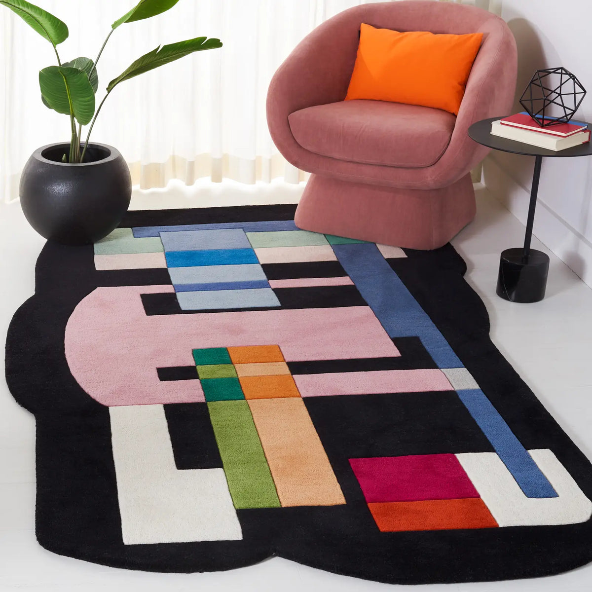 Safavieh Fifth Avenue 5'-0" x 8'-0" Rug in Black / Pink