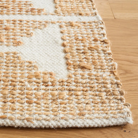 Safavieh Natural Fiber 4'-0" x 6'-0" Rug in Ivory / Natural