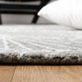 Safavieh Micro-Loop 5'-0" x 8'-0" Rug in Grey / Ivory