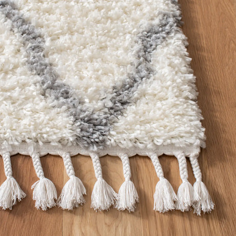 Safavieh Moroccan Tassel Shag 5'-3" x 7'-6" Rug in Ivory / Light Grey