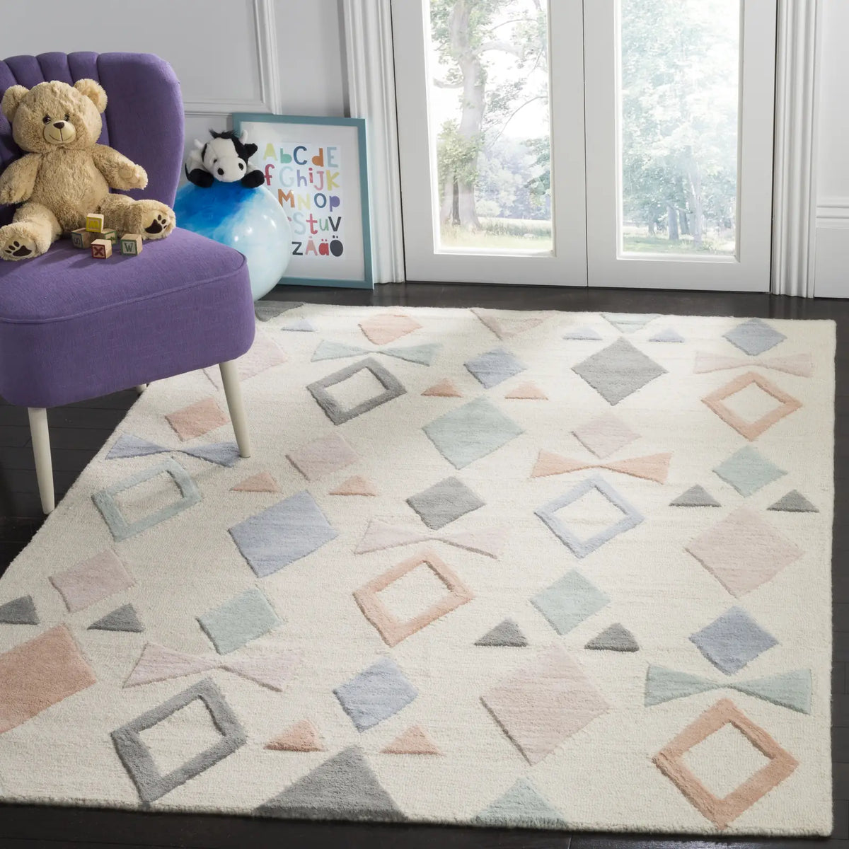 Safavieh Safavieh Kids 5'-0" x 7'-0" Rug in Ivory / Multi