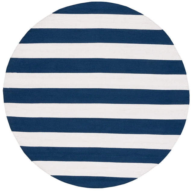 Safavieh Montauk 5'-0" x 5'-0" Rug in Navy / Ivory