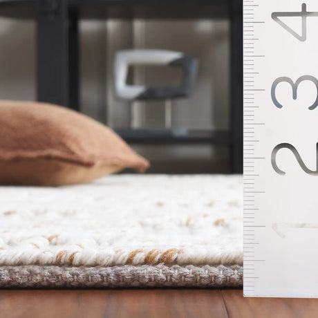 Safavieh Natura 4'-0" x 6'-0" Rug in Brown / Ivory