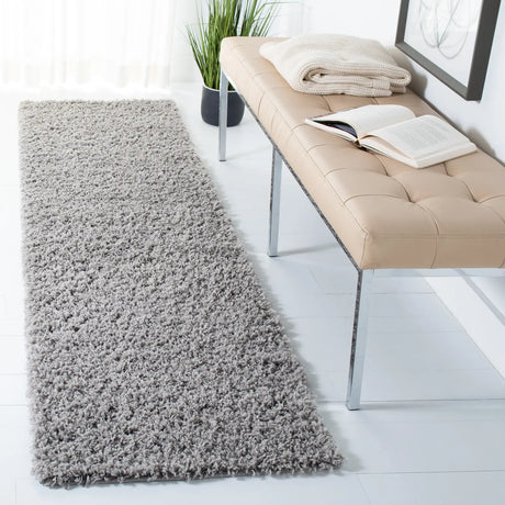 Safavieh Venus Shag 500 2'-2" x 8'-0" Rug in Light Grey