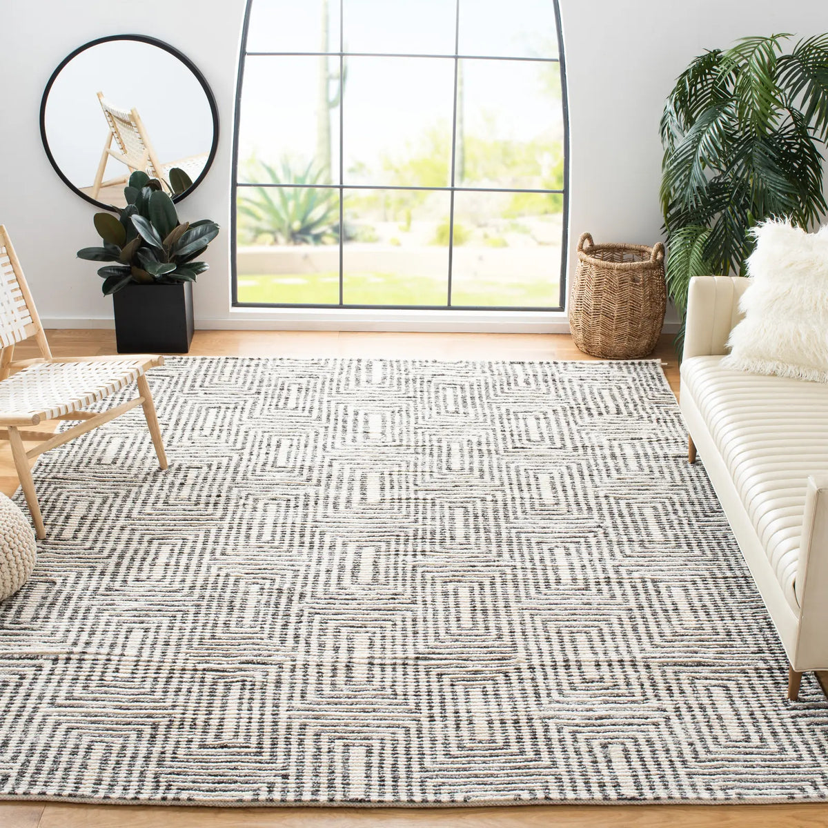 Safavieh Tibetan 6'-0" x 9'-0" Rug in Black / Ivory