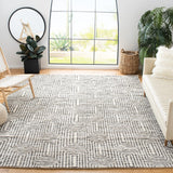 Safavieh Tibetan 6'-0" x 9'-0" Rug in Black / Ivory