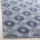 Safavieh Montauk 5'-0" x 8'-0" Rug in Navy / Ivory
