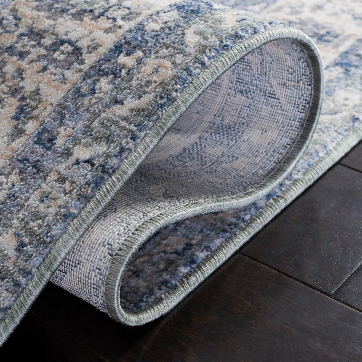 Safavieh Winston 4'-0" x 6'-0" Rug in Blue / Creme