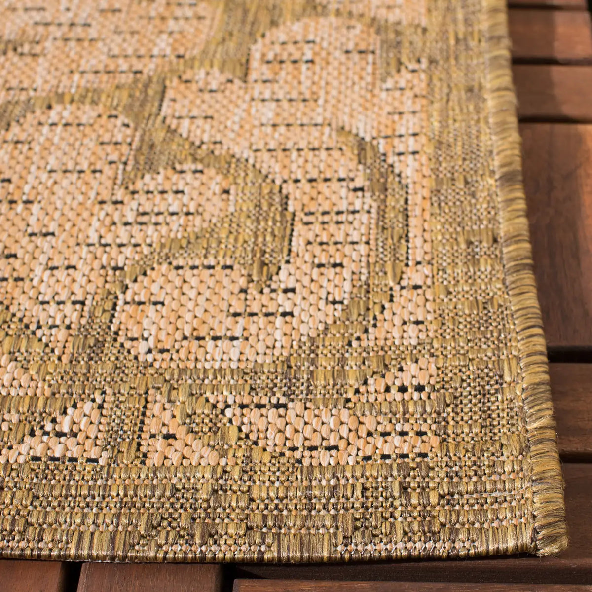 Safavieh Courtyard 4'-0" x 5'-7" Rug in Gold / Natural