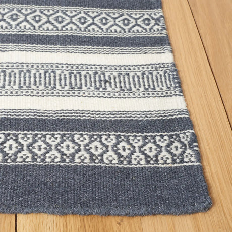 Safavieh Dhurries 5'-0" x 8'-0" Rug in Dark Grey