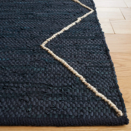 Safavieh Vintage Leather 4'-0" x 6'-0" Rug in Black / Natural