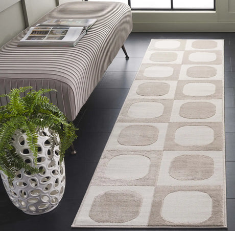 Safavieh Saylor 100 2'-0" x 8'-0" Rug in Beige / Ivory