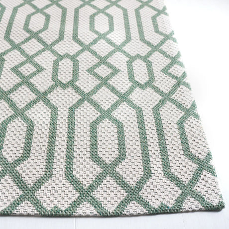 Safavieh Martha Stewart 5'-0" x 7'-0" Rug in Green / Ivory