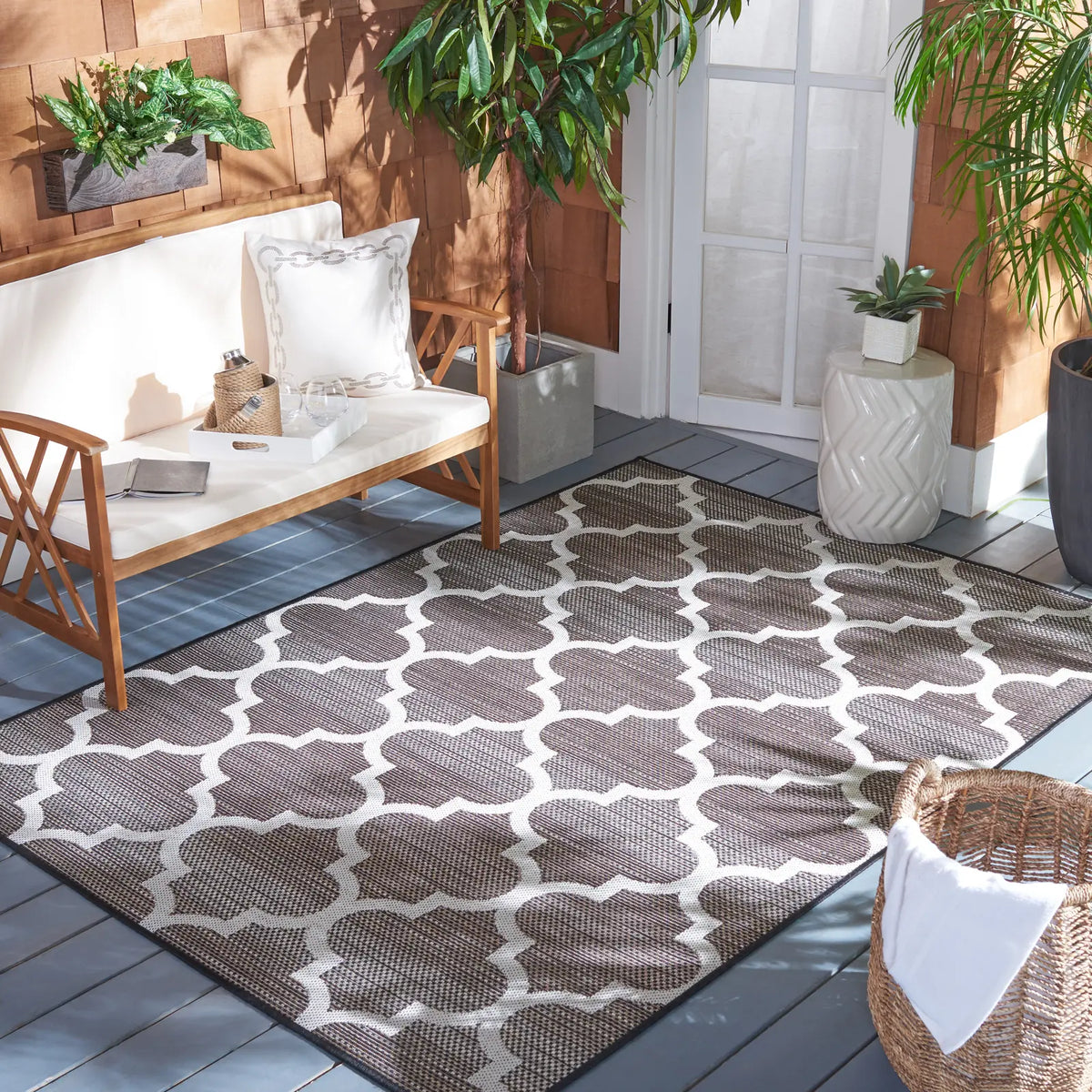 Safavieh Havana 4'-5" x 6'-5" Rug in Light Brown / Ivory