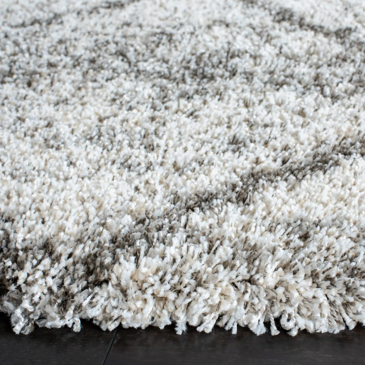 Safavieh Hudson Shag 5'-3" x 5'-3" Rug in Grey / Beige