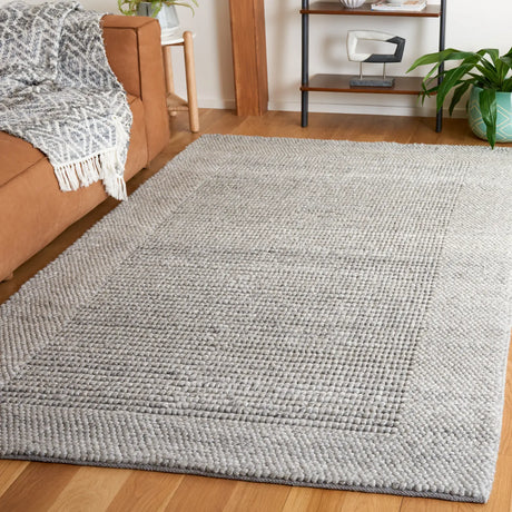 Safavieh Natura 4'-0" x 6'-0" Rug in Grey