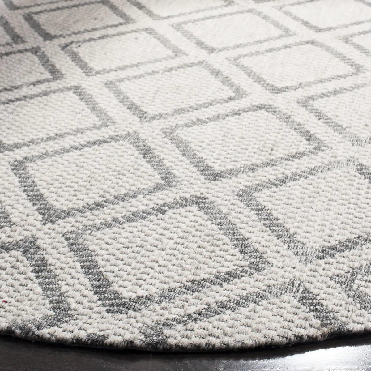 Safavieh Micro-Loop 5'-0" x 5'-0" Rug in Silver / Dark Grey