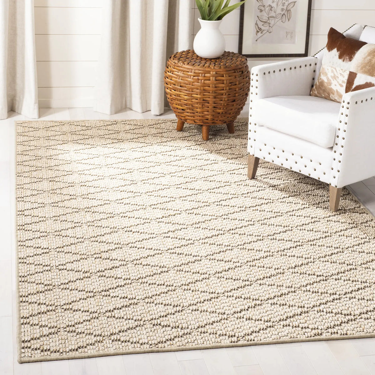 Safavieh Palm Beach 5'-0" x 8'-0" Rug in Beige / Brown