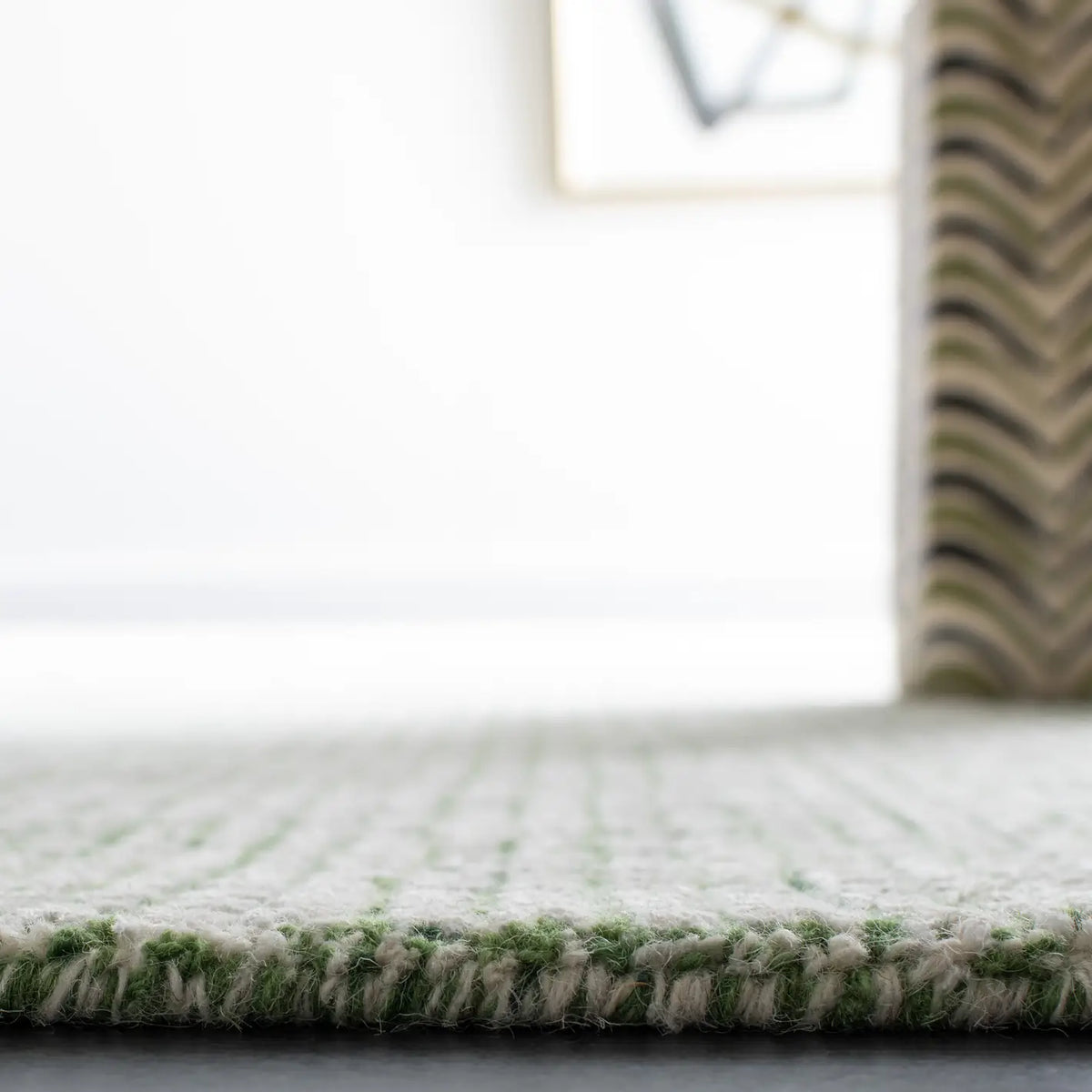 Safavieh Abstract 4'-0" x 6'-0" Rug in Ivory / Green