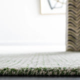 Safavieh Abstract 4'-0" x 6'-0" Rug in Ivory / Green
