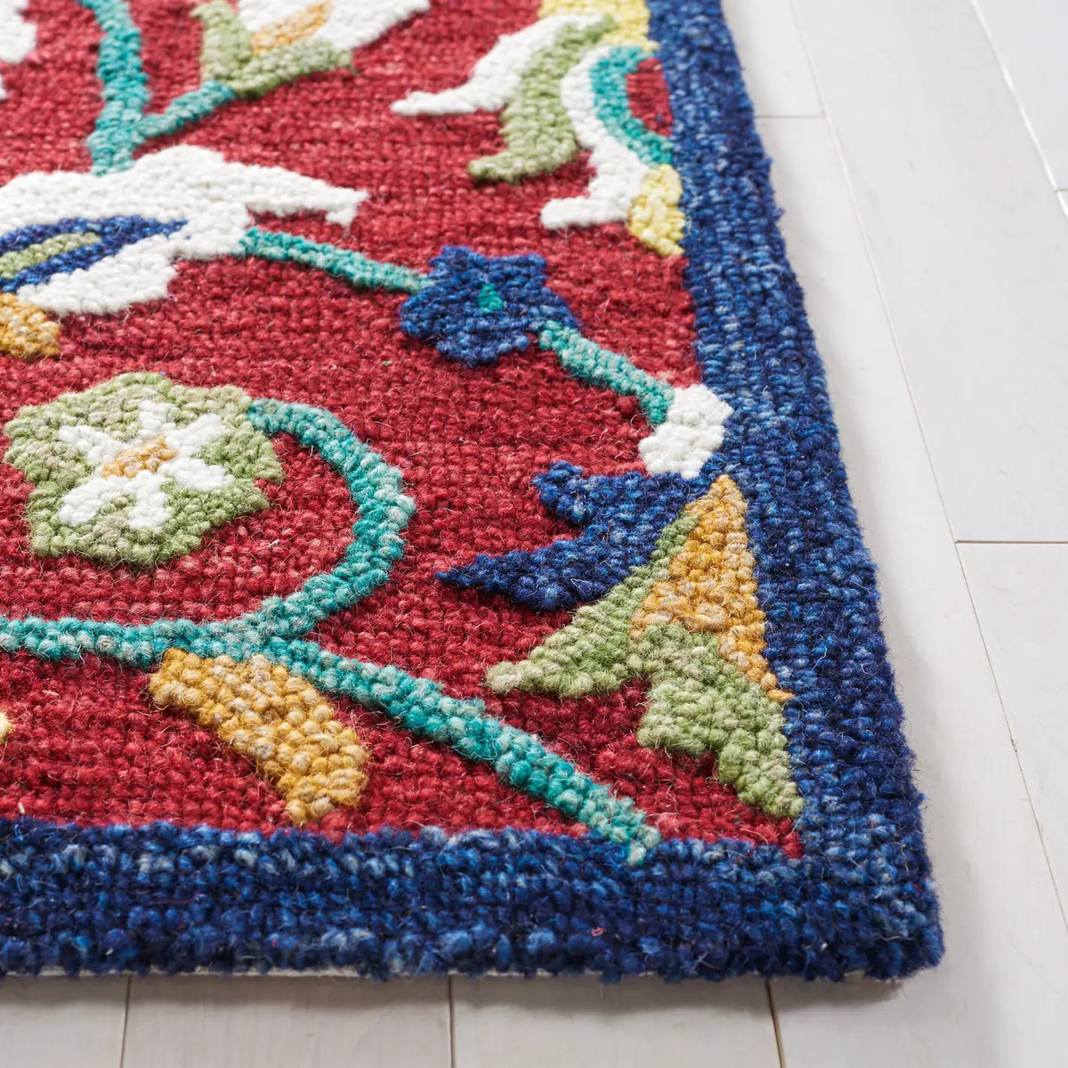 Safavieh Blossom 4'-0" x 6'-0" Rug in Red / Ivory