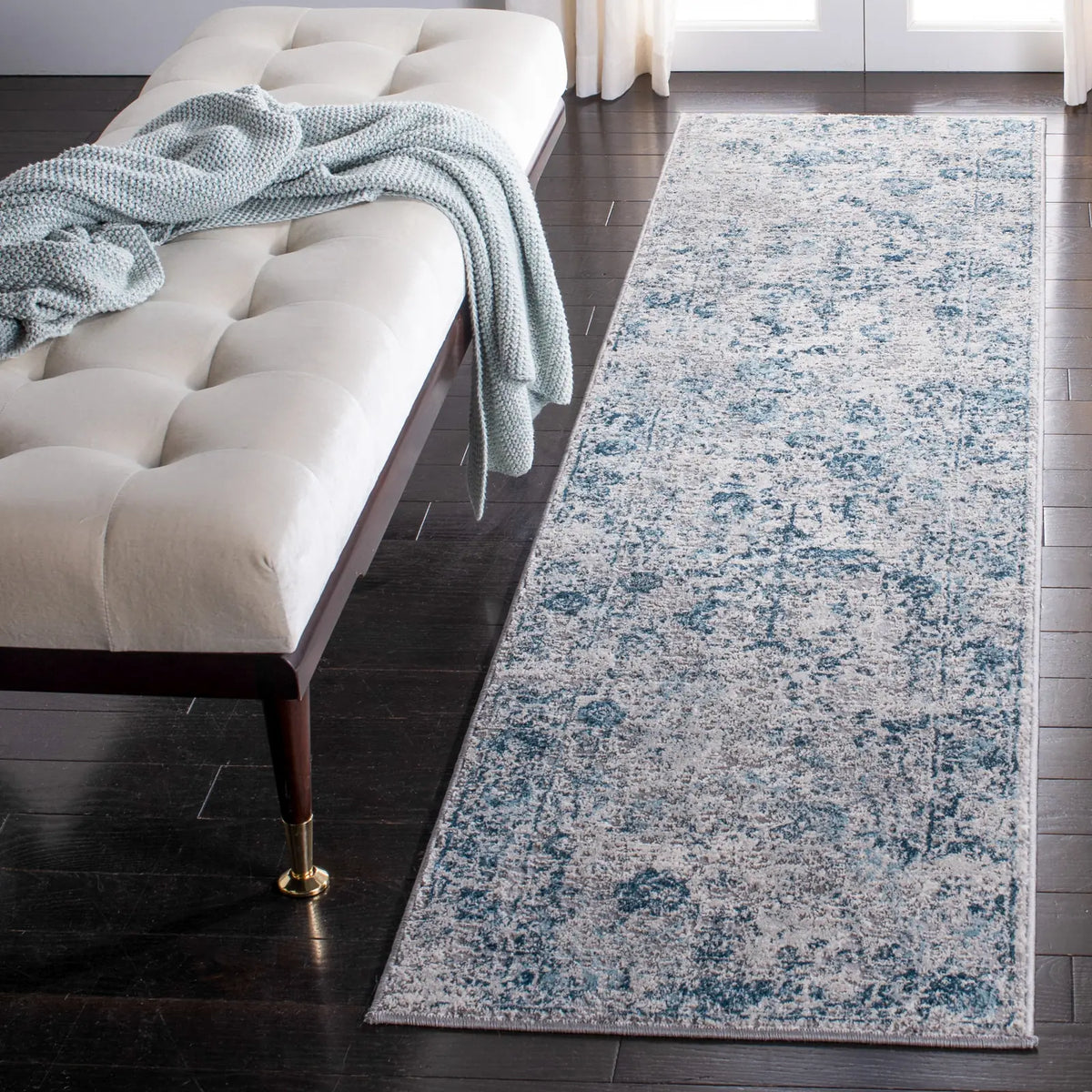 Safavieh Meadow 500 2'-0" x 8'-0" Rug in Grey / Blue
