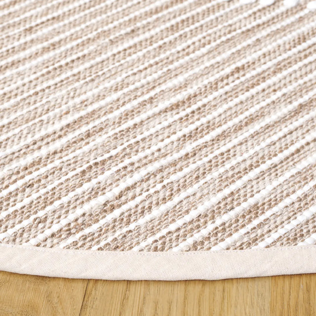 Safavieh Montauk 6'-0" x 6'-0" Rug in Beige / Ivory