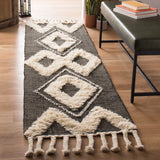 Safavieh Kenya 2'-3" x 8'-0" Rug in Black / Ivory