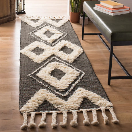 Safavieh Kenya 2'-3" x 8'-0" Rug in Black / Ivory
