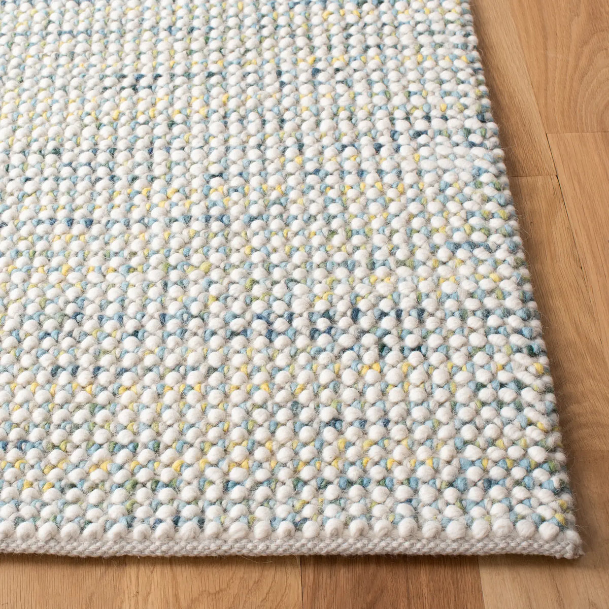 Safavieh Vermont 4'-0" x 6'-0" Rug in Ivory / Blue
