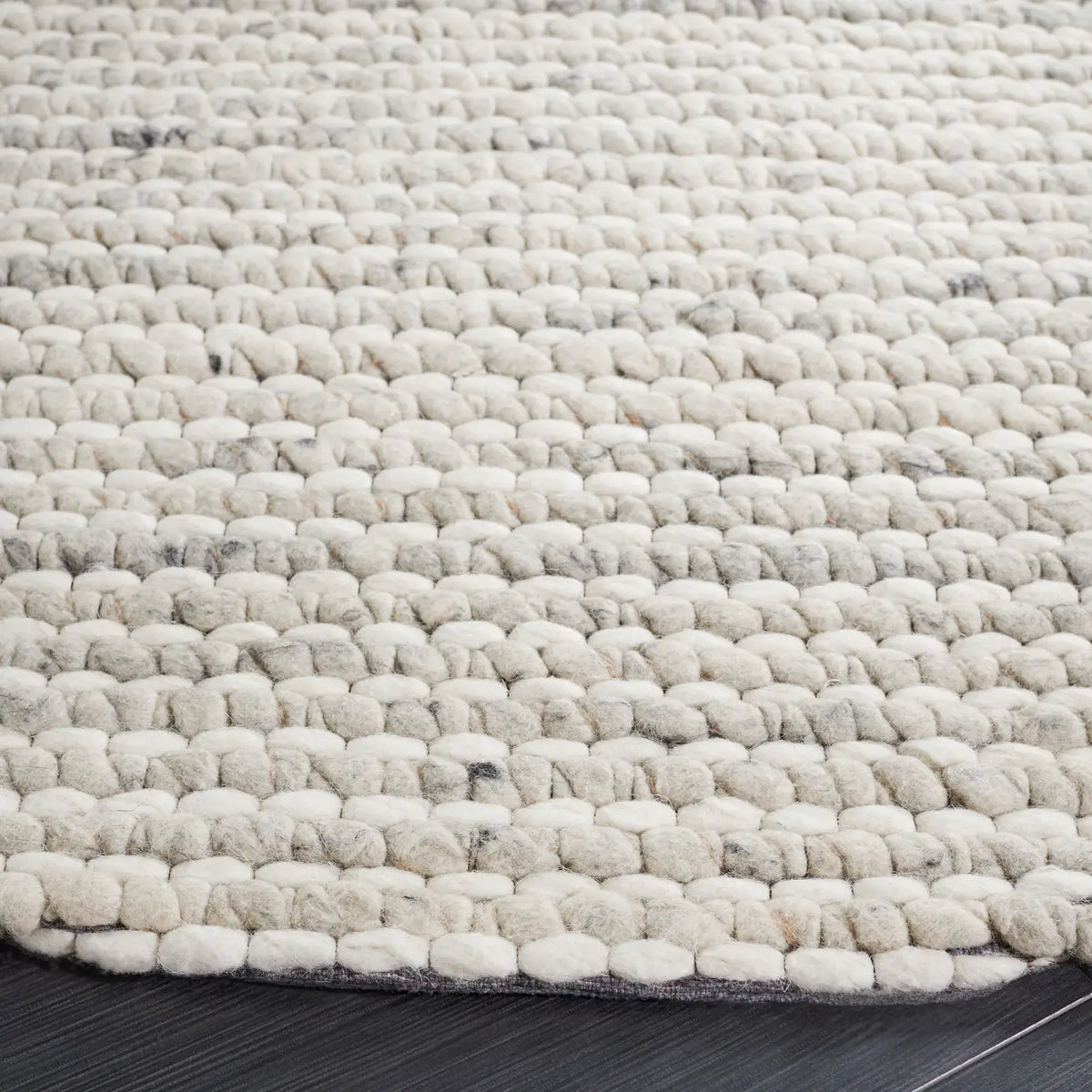 Safavieh Marbella 6'-0" x 6'-0" Rug in Grey / Ivory