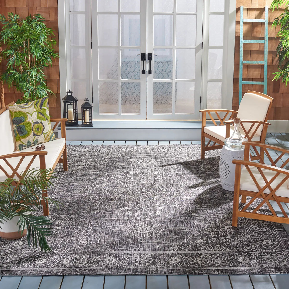 Safavieh Courtyard 8'-0" x 11'-0" Rug in Grey / Black