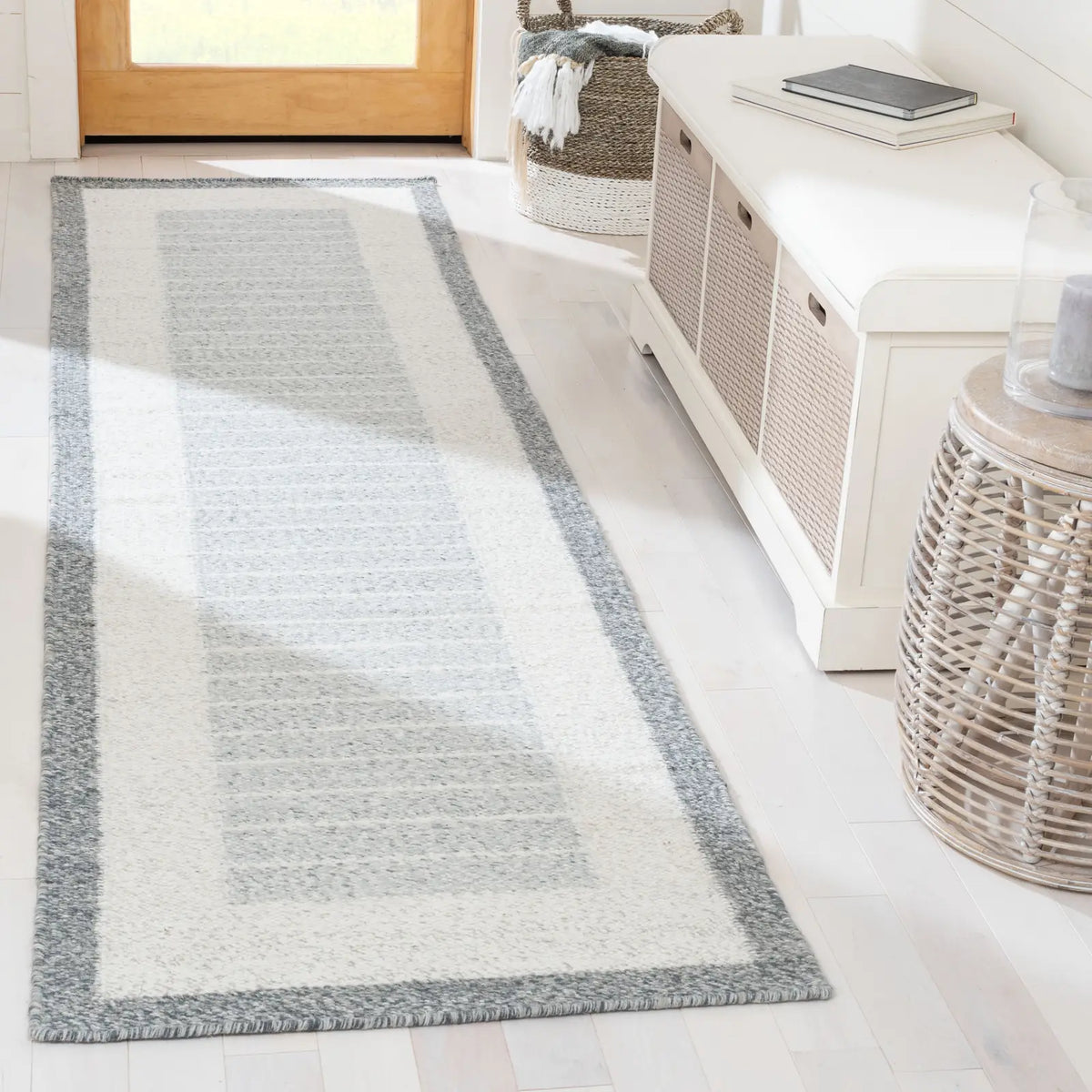 Safavieh Kilim 2'-3" x 9'-0" Rug in Ivory / Grey