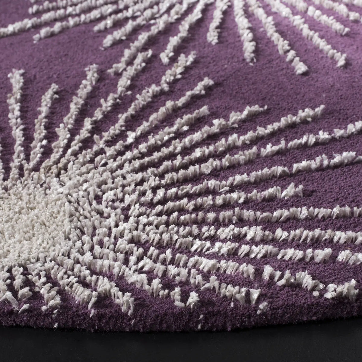 Safavieh Soho 6'-0" x 6'-0" Rug in Purple / Ivory