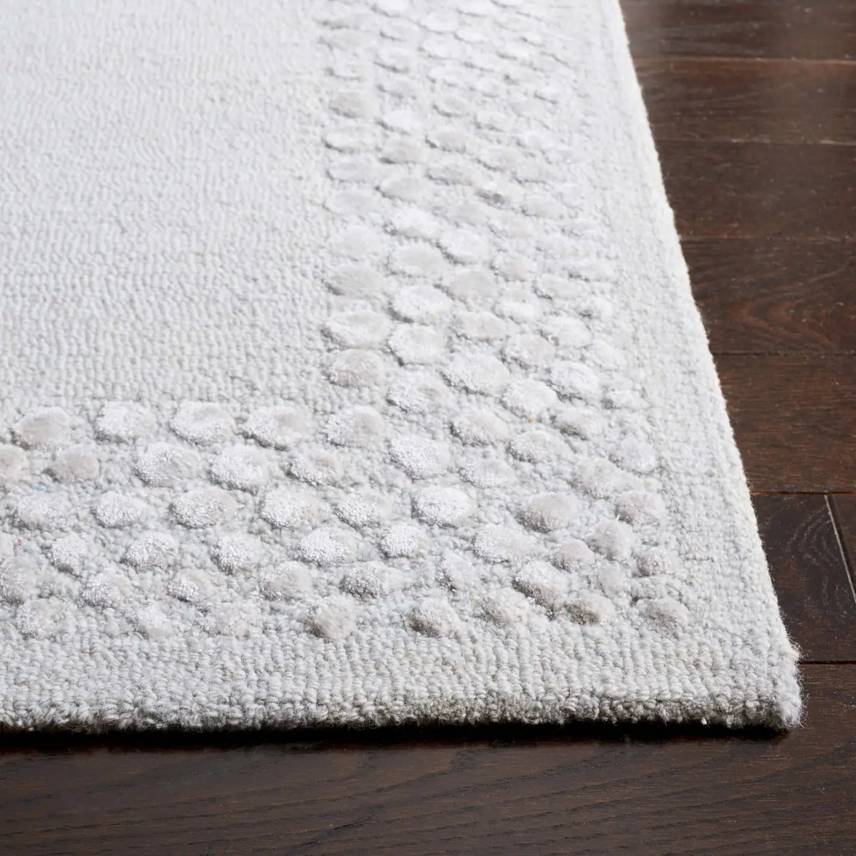 Safavieh Glamour 4'-0" x 6'-0" Rug in Light Grey